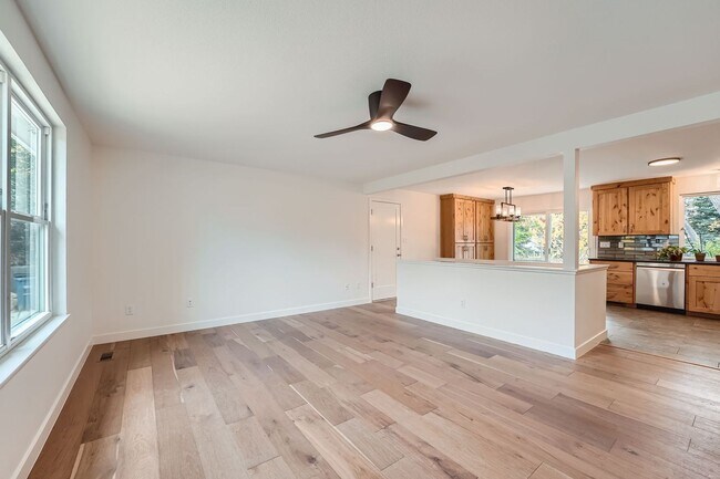 Building Photo - Just Renovated! Stunning 5BD, 3BA Home Clo...