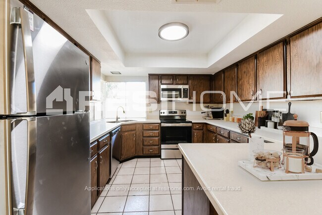 Building Photo - 3620 W Beverly Ln