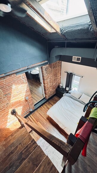 Building Photo - 1419 Bank St