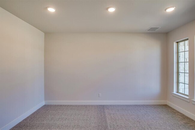 Building Photo - 2900 Miletto Dr