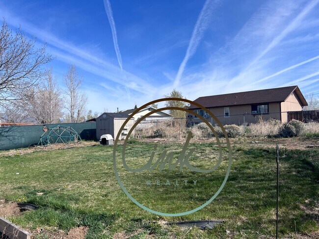 Building Photo - Lovely Gardnerville Ranchos Home