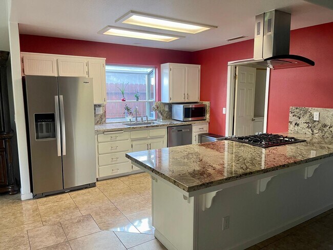 Foto del edificio - 7613 N Meridian Ave