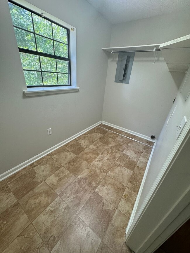 Building Photo - 612 Optimistic-Park Place