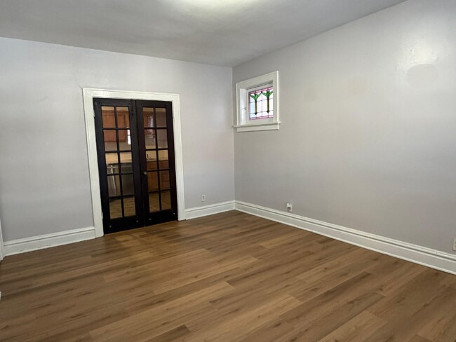 Foto del edificio - 5044 Mardel Ave