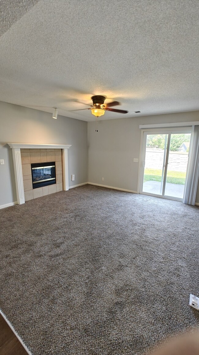 Foto del edificio - 10630 N Locust Ct