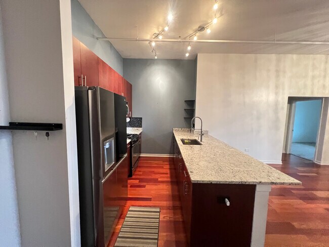 Foto del edificio - 437 W Division St