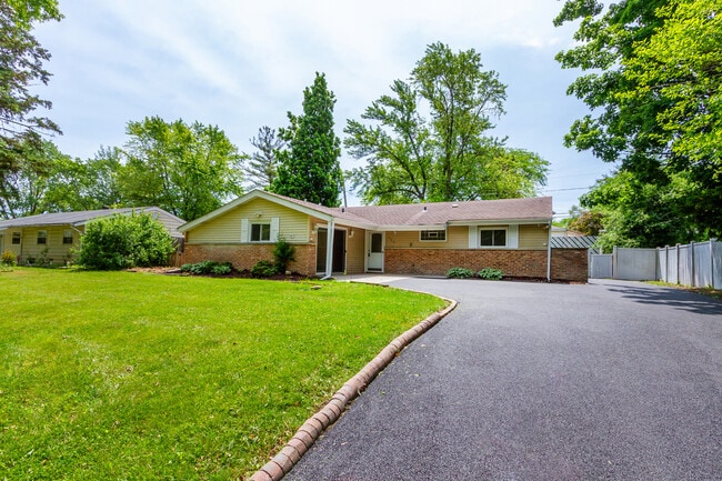 Building Photo - 109 Avondale Ct