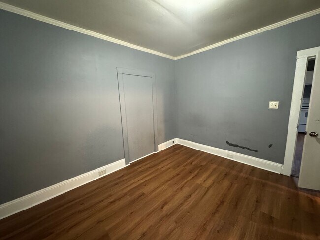 Foto del edificio - 319 Linwood Rd