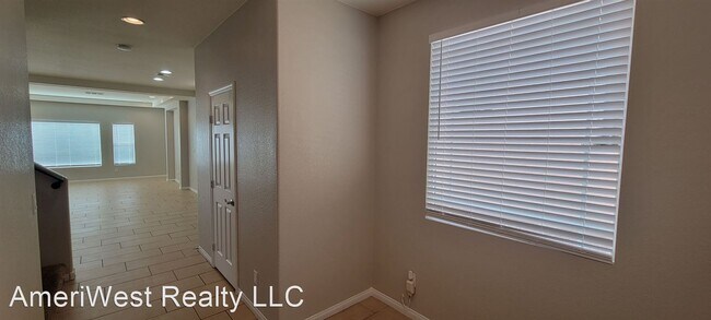 Building Photo - 4 br, 2.5 bath House - 5211 Tulip Hill