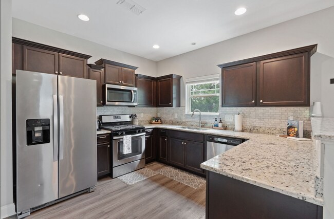 Building Photo - 1122 Cotillion Dr