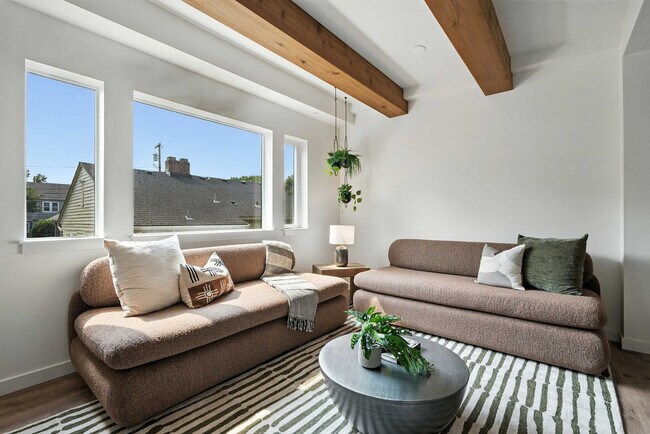 Foto del edificio - 925 NE 23rd Ave