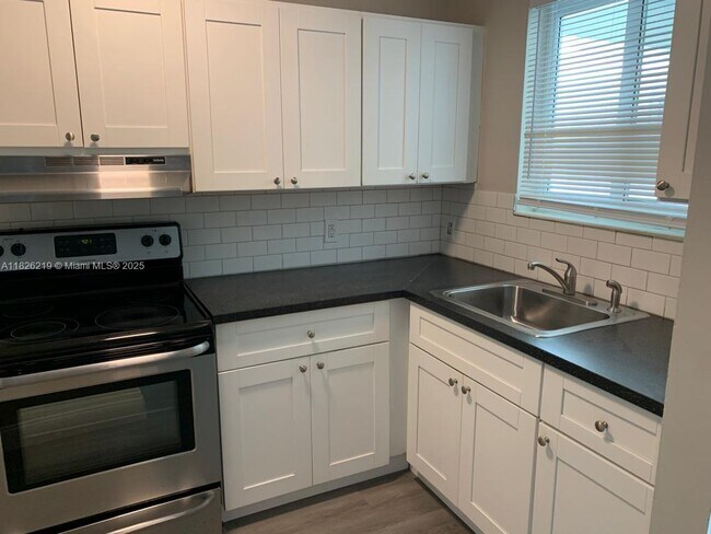 Foto del edificio - 793 NW 91st St