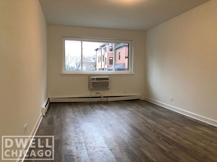 Primary Photo - 6320 N Kenmore Ave