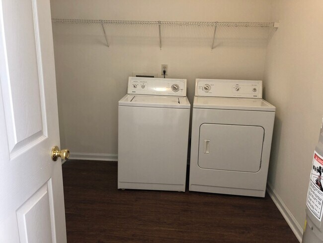 Foto del edificio - PRE LEASING AUGUST 2025!