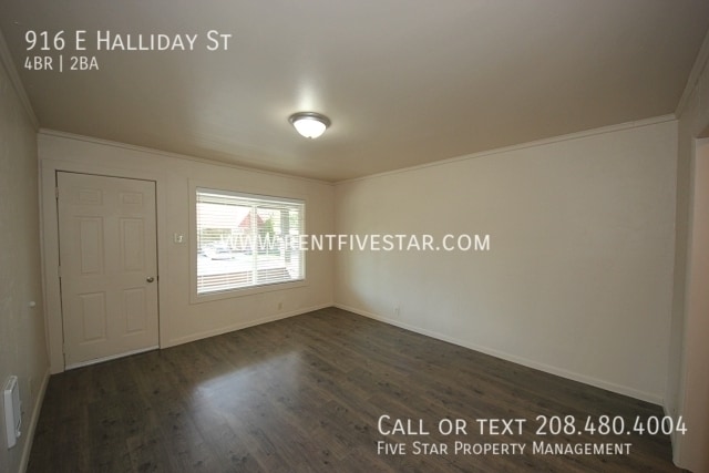 Building Photo - 916 E Halliday St