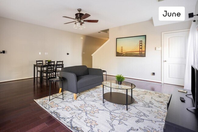 Building Photo - ROOM ONLY in 4-bed/3.0-bath Home