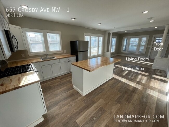 Building Photo - AVAILABLE NOW! Lower 3 bed, 1 bath-Newly R...