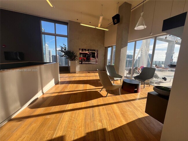 Foto del edificio - 151 SE 1st St