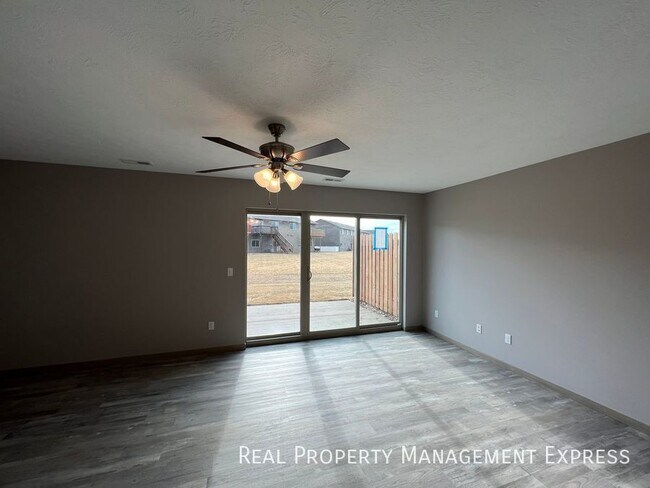 Foto del edificio - Modern 3 Bed 2 Bath Townhome in West Sioux Falls