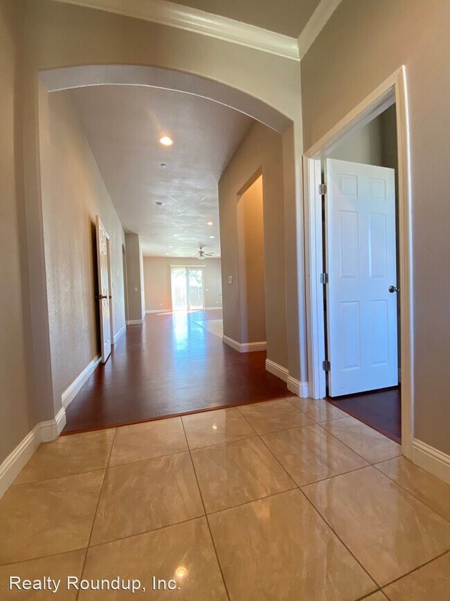 Building Photo - 4 br, 3 bath House - 8194 Leilani Ct