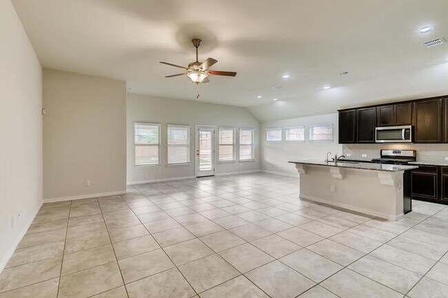 Foto del edificio - 13827 Quiet Fox Ln