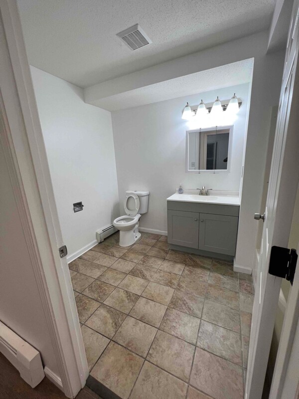 Building Photo - 231 Sigourney St