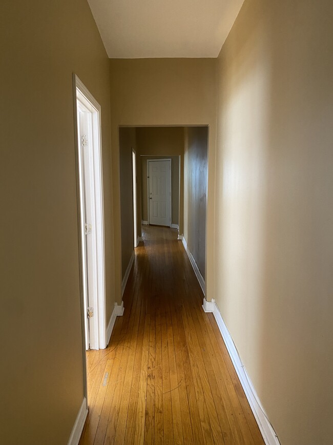 Hallway - 1064 W Granville Ave