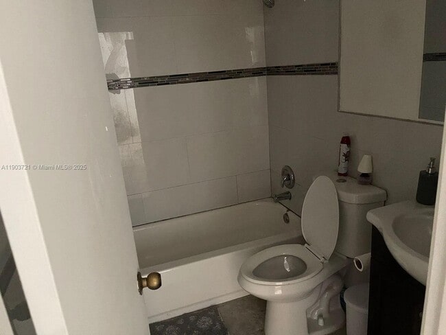 Foto del edificio - 1000 SW 8th St