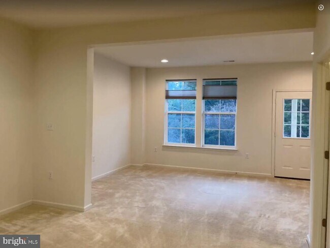 Building Photo - 120 Metcalf Terrace