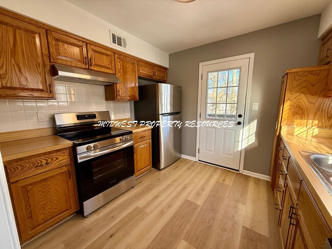 Foto del edificio - Large 2 Bedroom/1 Bath Duplex in Lee's Summit