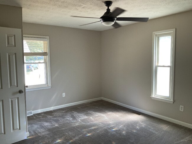 Foto del edificio - 220 Larchwood Dr