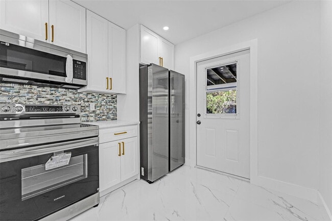 Foto del edificio - 3837 NE 16th Terrace