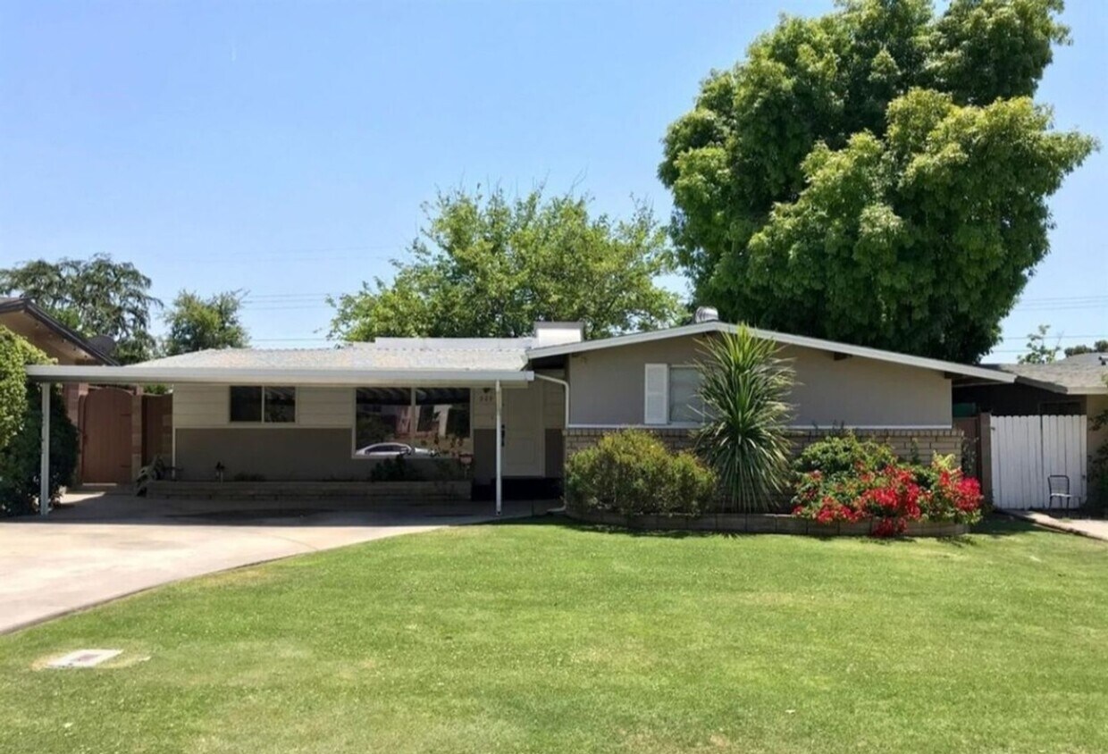 Primary Photo - Beautiful Home for Rent