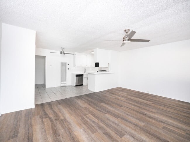 Interior Photo - 1166 S. Crenshaw Blvd
