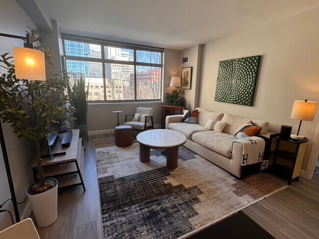 Foto del edificio - 7111 Woodmont Ave