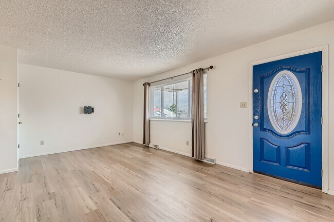 Foto del edificio - 6871 Knox Ct
