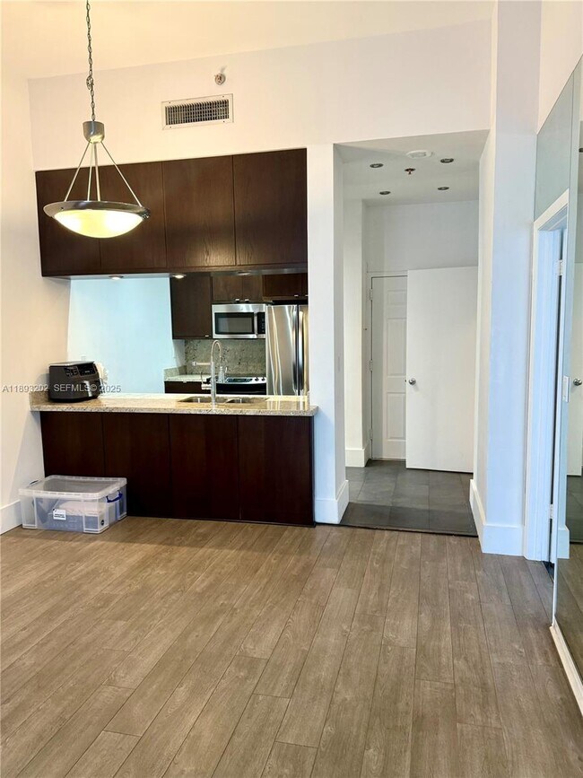 Foto del edificio - 540 Brickell Key Dr