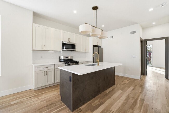 Building Photo - 25 Lembeck Ave