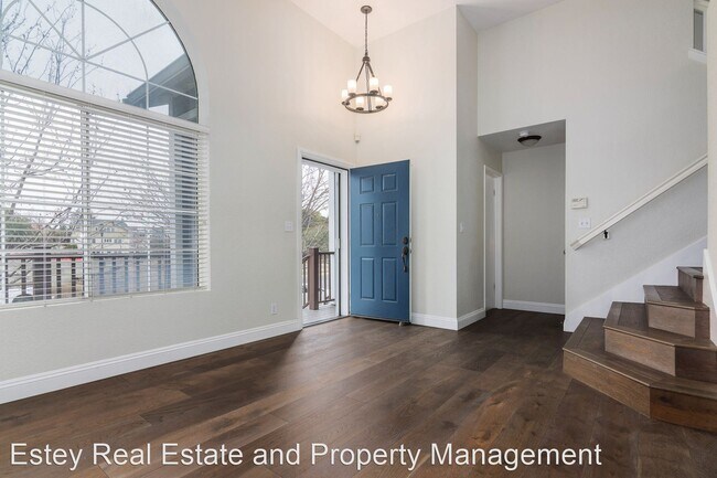 Building Photo - 3 br, 2.5 bath House - 460 East 2nd Street