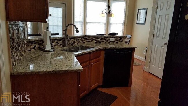 Foto del edificio - 384 Cherry Tree Ln NE