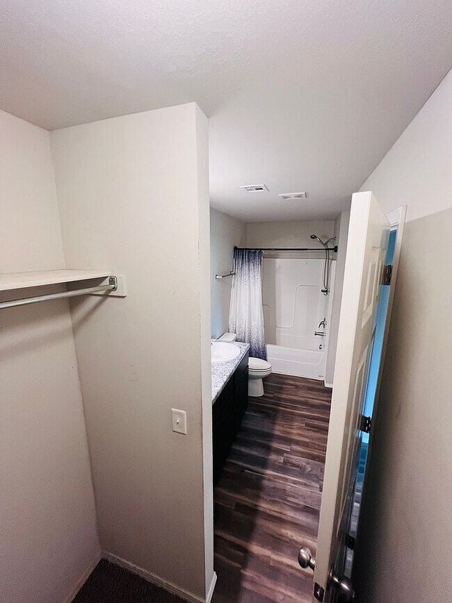 Foto del edificio - 5823 E 146th St S