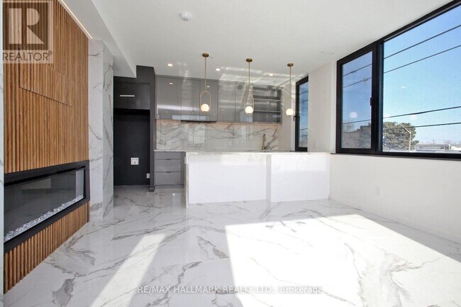 Building Photo - 2 Owen Dr