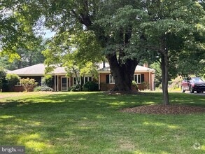 Building Photo - 245 Treeline Dr