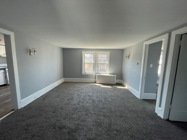 Living Room/Den - 1 E Roland Rd