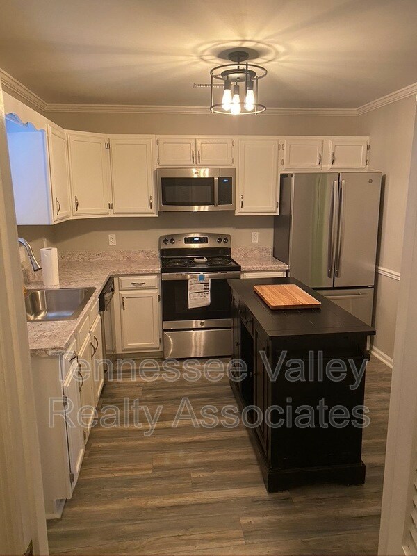 Foto del edificio - 810 Highland Dr