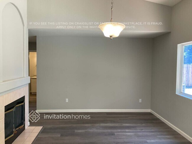 Foto del edificio - 472 Woodcrest Dr