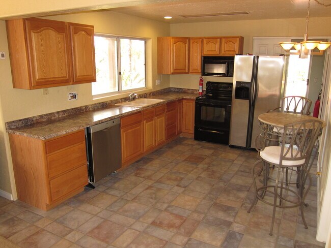 Building Photo - 3260 Laurashawn Ln