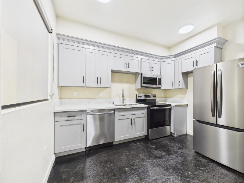 Foto principal - 8453 Langdon Ave
