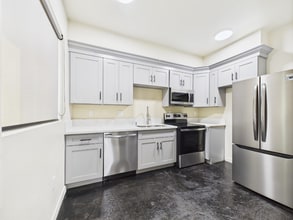 Building Photo - 8453 Langdon Ave