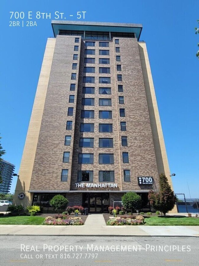 Building Photo - 700 E 8th St